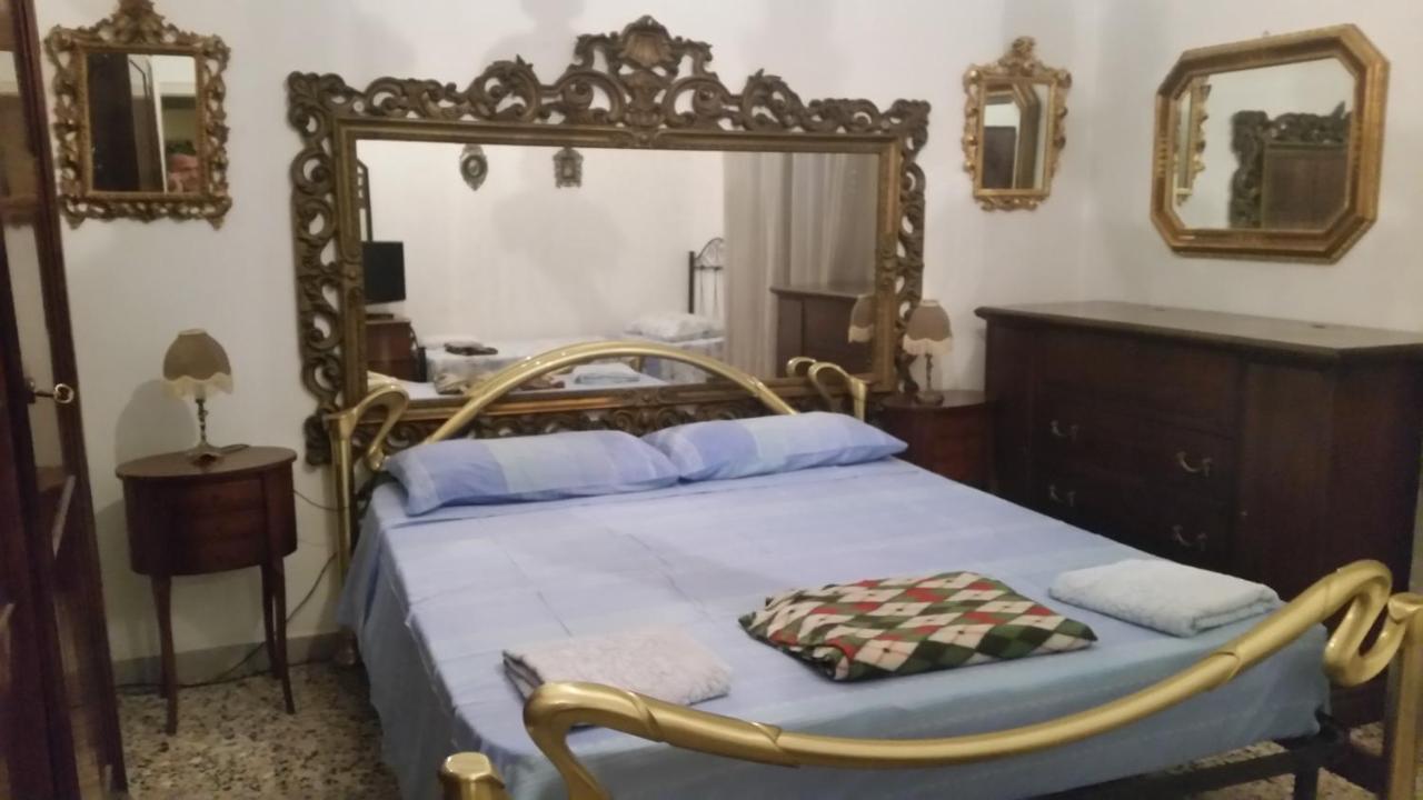 Bed and Breakfast Casa Gramsci Módena Exterior foto