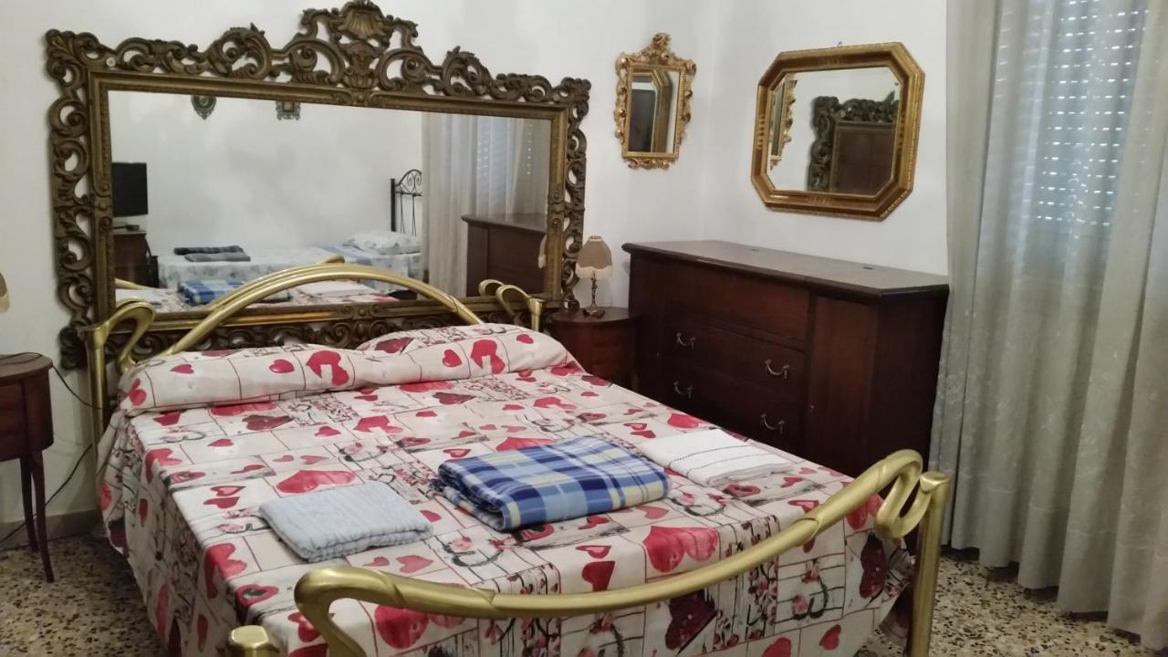 Bed and Breakfast Casa Gramsci Módena Exterior foto