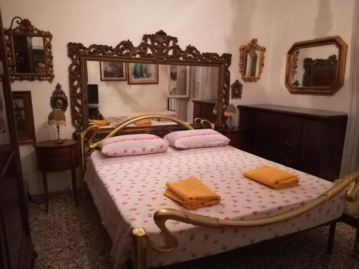 Bed and Breakfast Casa Gramsci Módena Exterior foto